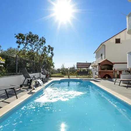 Apartment With Heated Pool And Sea View *