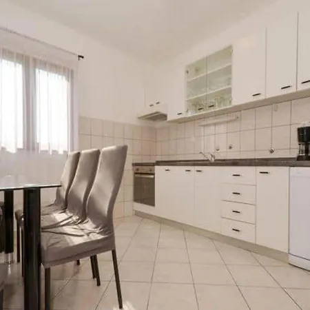 Apartment With Heated Pool And Sea View *
