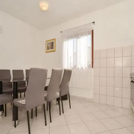 Apartment With Heated Pool And Sea View *
