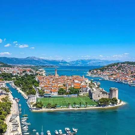 Apartment With Heated Pool And Sea View Trogir