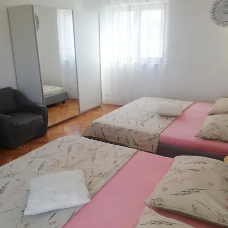 Apartment With Heated Pool And Sea View