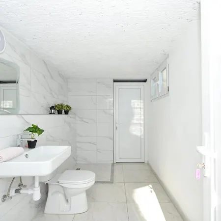 With Heated Pool And Sea View *