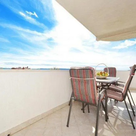 アパート With Heated Pool And Sea View トロギール