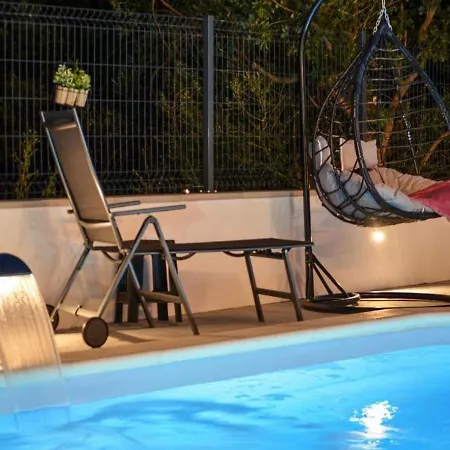 With Heated Pool And Sea View アパート *